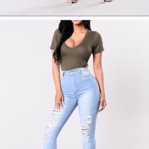 Drive to the ocean light blue jeans